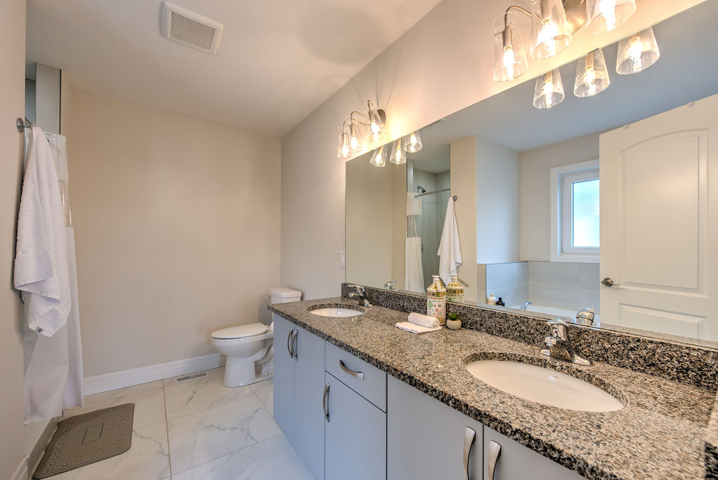 London - 3 bedroom, 2.5 bathroom