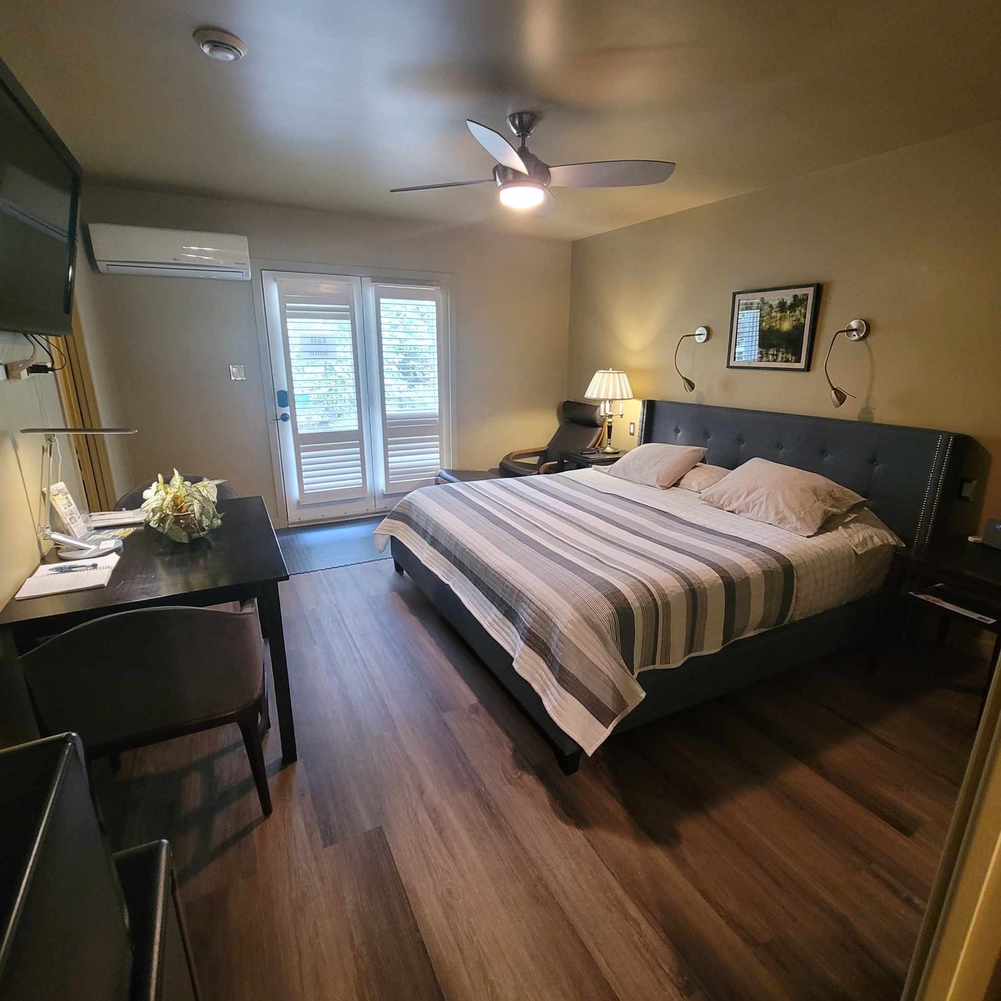 Kemptville - Abbott Road Suites - East Suite Furnished East Rental with King Bed