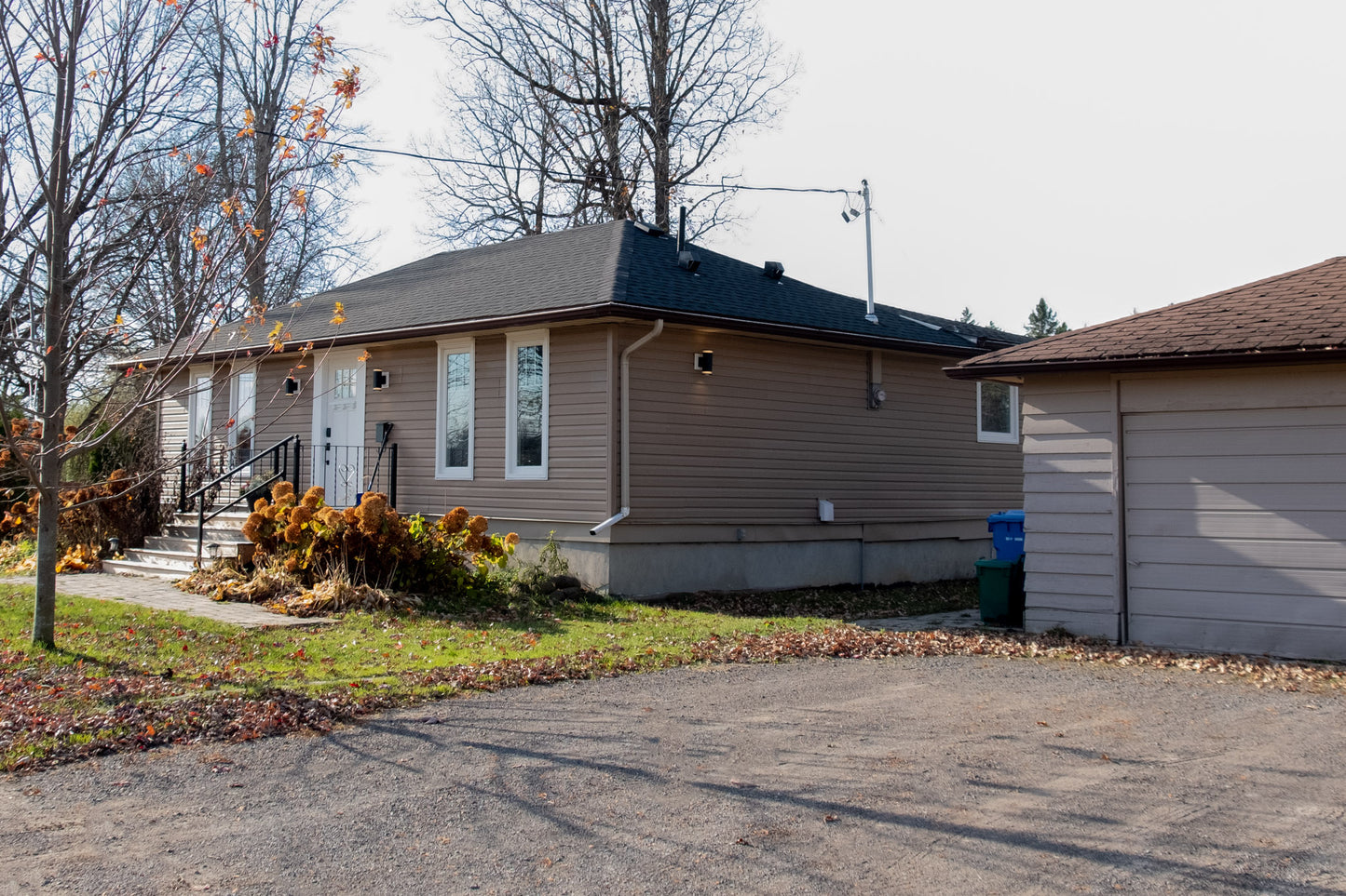 Kemptville Bungalow - Furnished 2 Bedroom, 2 Full Bathroom