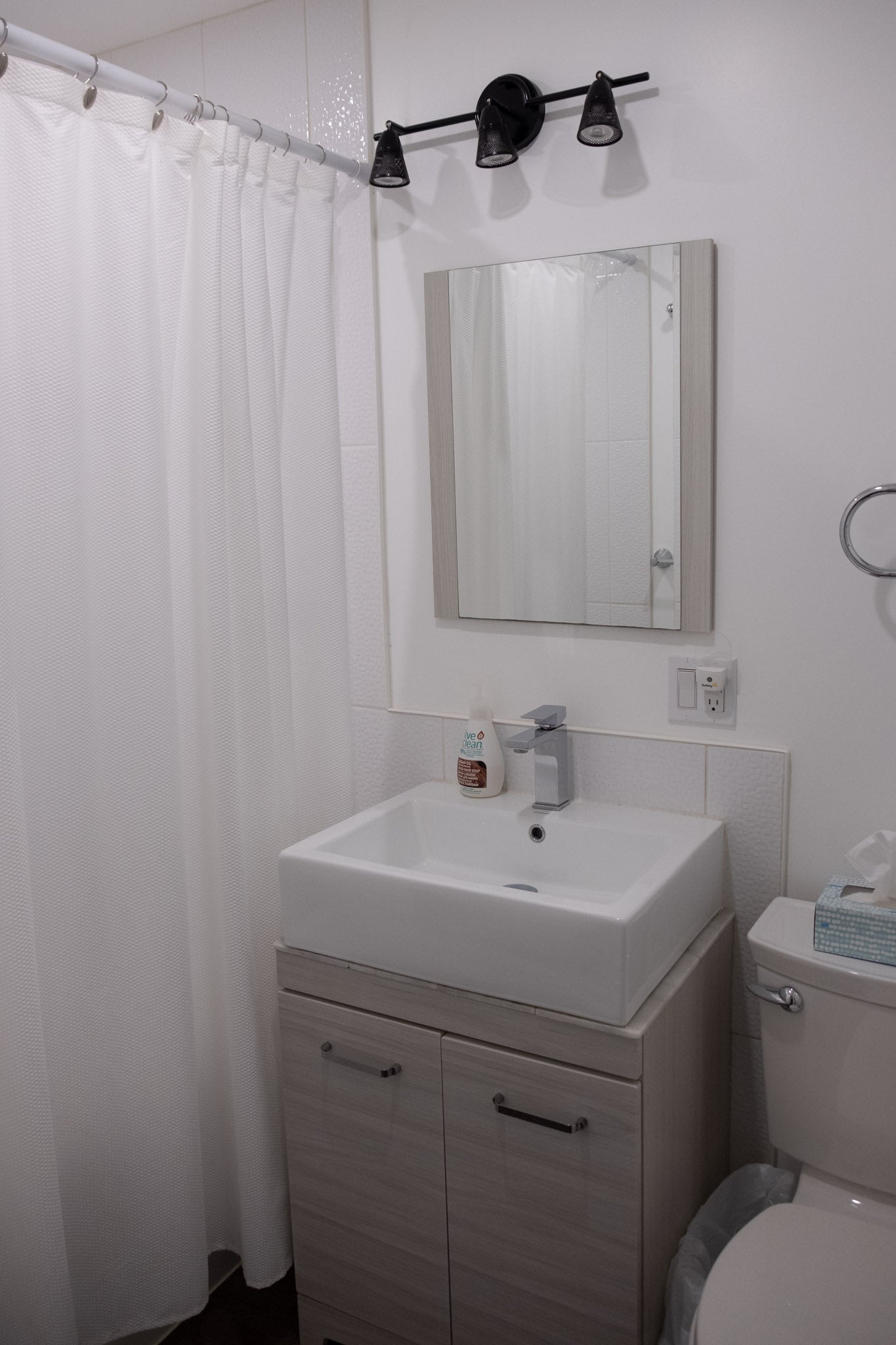 Kemptville Bungalow - Furnished 2 Bedroom, 2 Full Bathroom