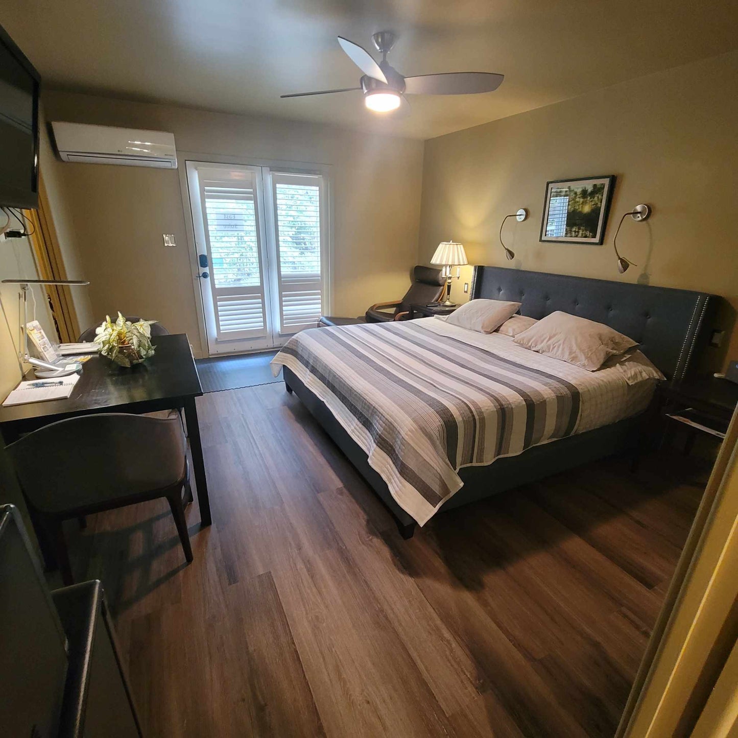 Kemptville - Abbott Road Suites - East Suite Furnished East Rental with King Bed