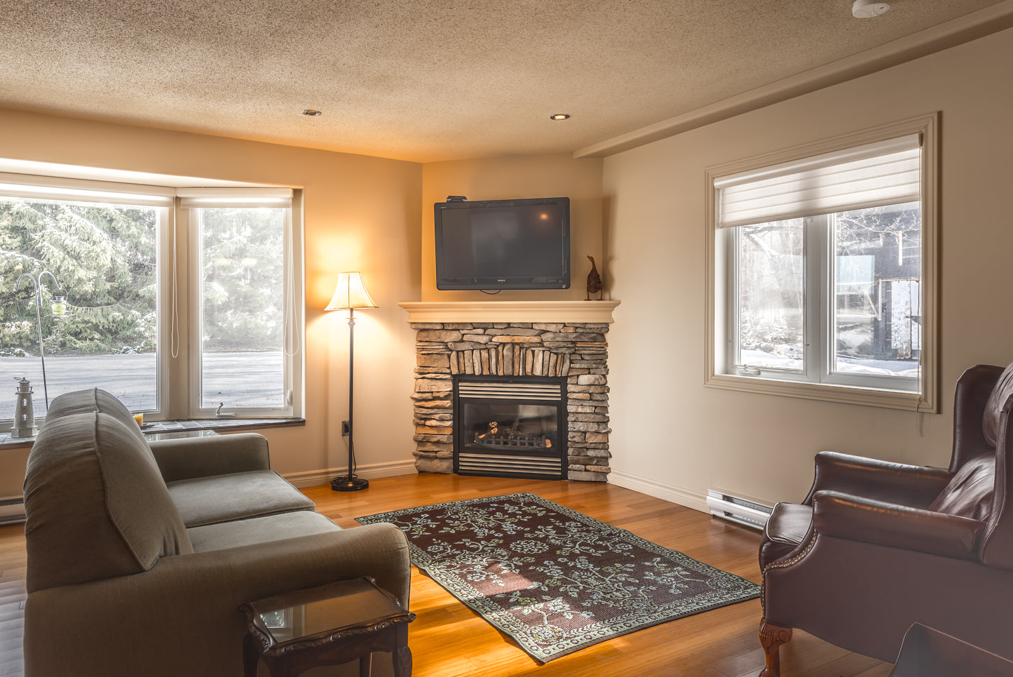 Kemptville - Abbott Road Suites - West Suite Furnished 1 Bedroom Rental with King Bed