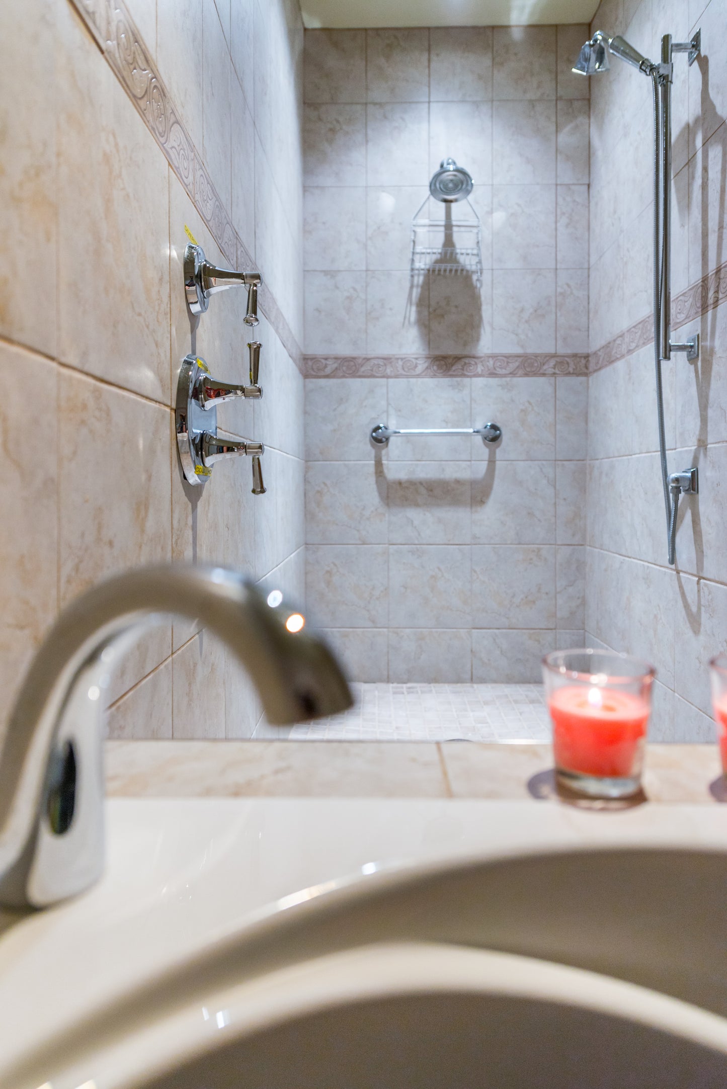 Kemptville - Abbott Road Suites - West Suite Furnished 1 Bedroom Rental with King Bed