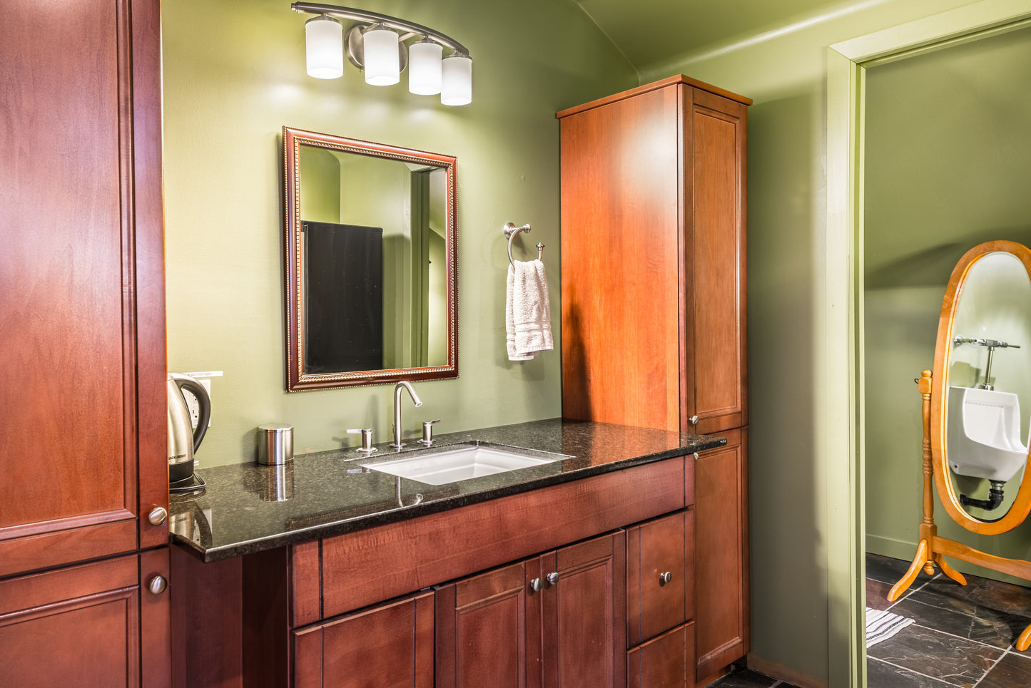 Kemptville - Abbott Road Suites - South Suite Furnished Rental with King Bed