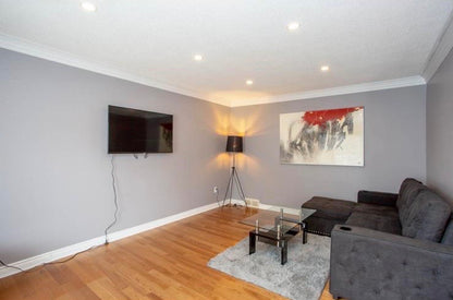 London - 4 bedrooms, 2.5 bathrooms
