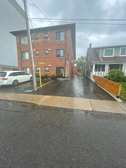 Niagara Falls - 12 x One Bedroom Condominiums