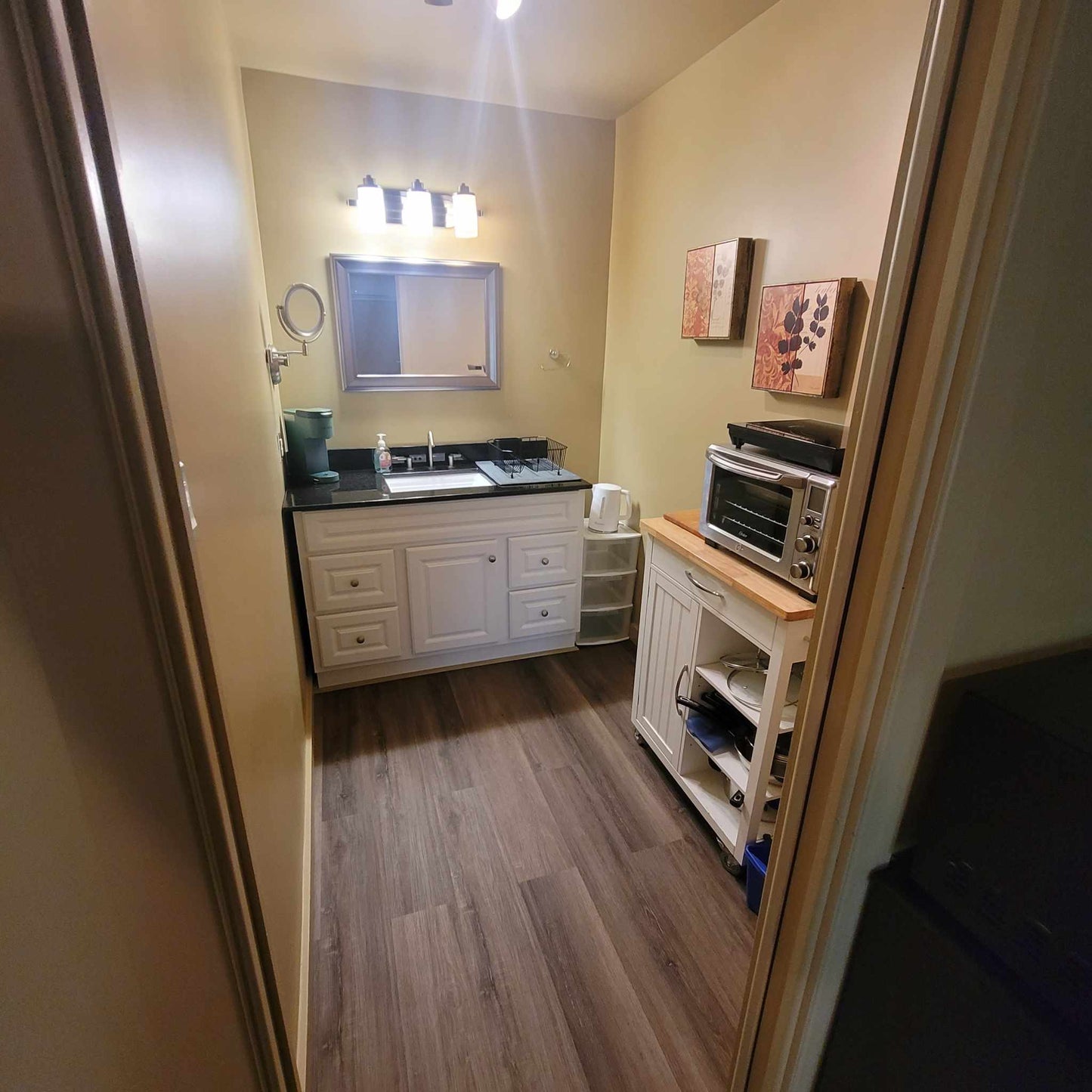 Kemptville - Abbott Road Suites - East Suite Furnished East Rental with King Bed