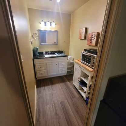 Kemptville - Abbott Road Suites - East Suite Furnished East Rental with King Bed