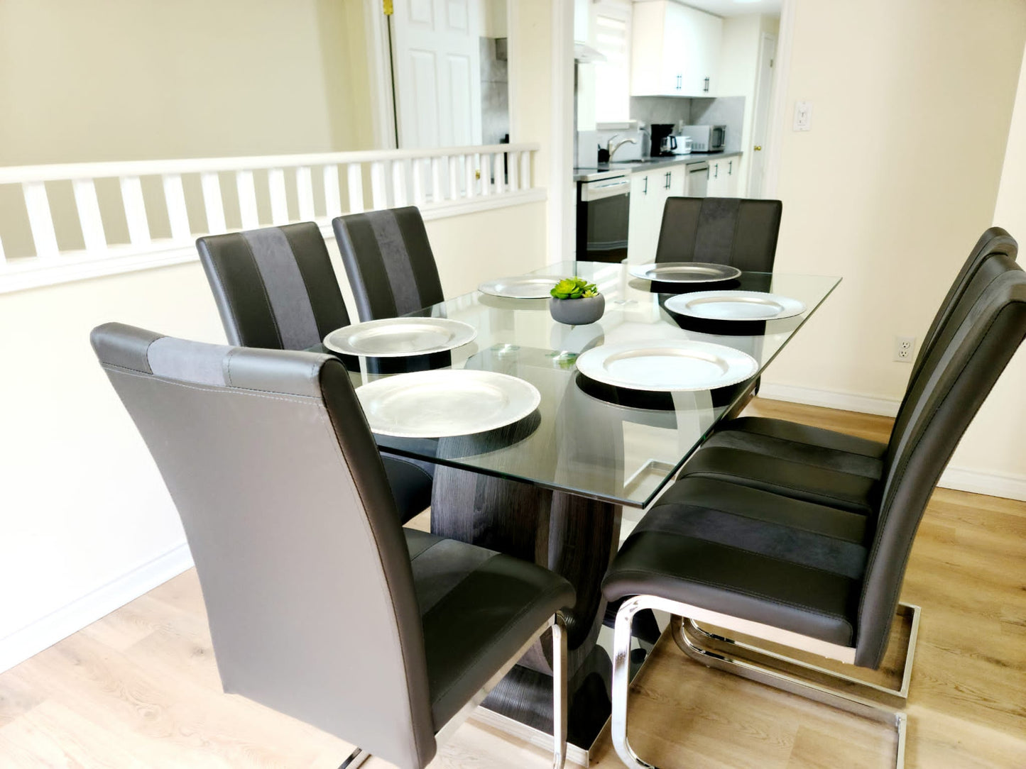 Whitby - 2 bedrooms, 2 full bathrooms