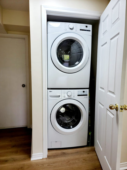 Whitby - 2 bedrooms, 2 full bathrooms