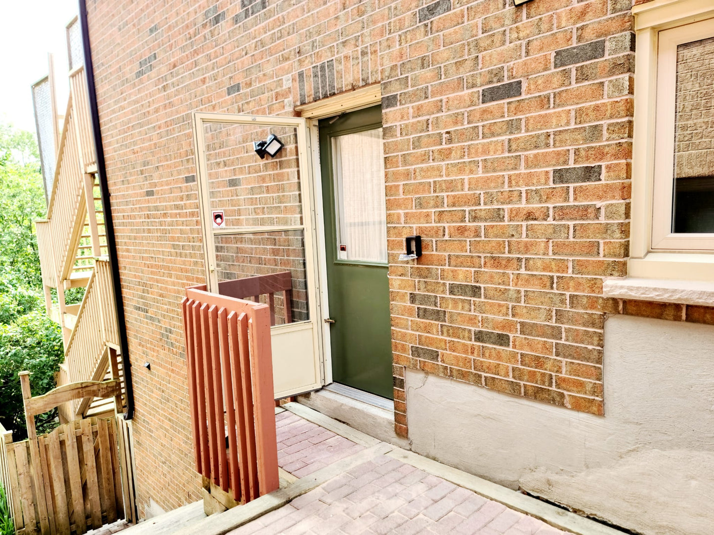 Whitby - 2 bedrooms, 2 full bathrooms