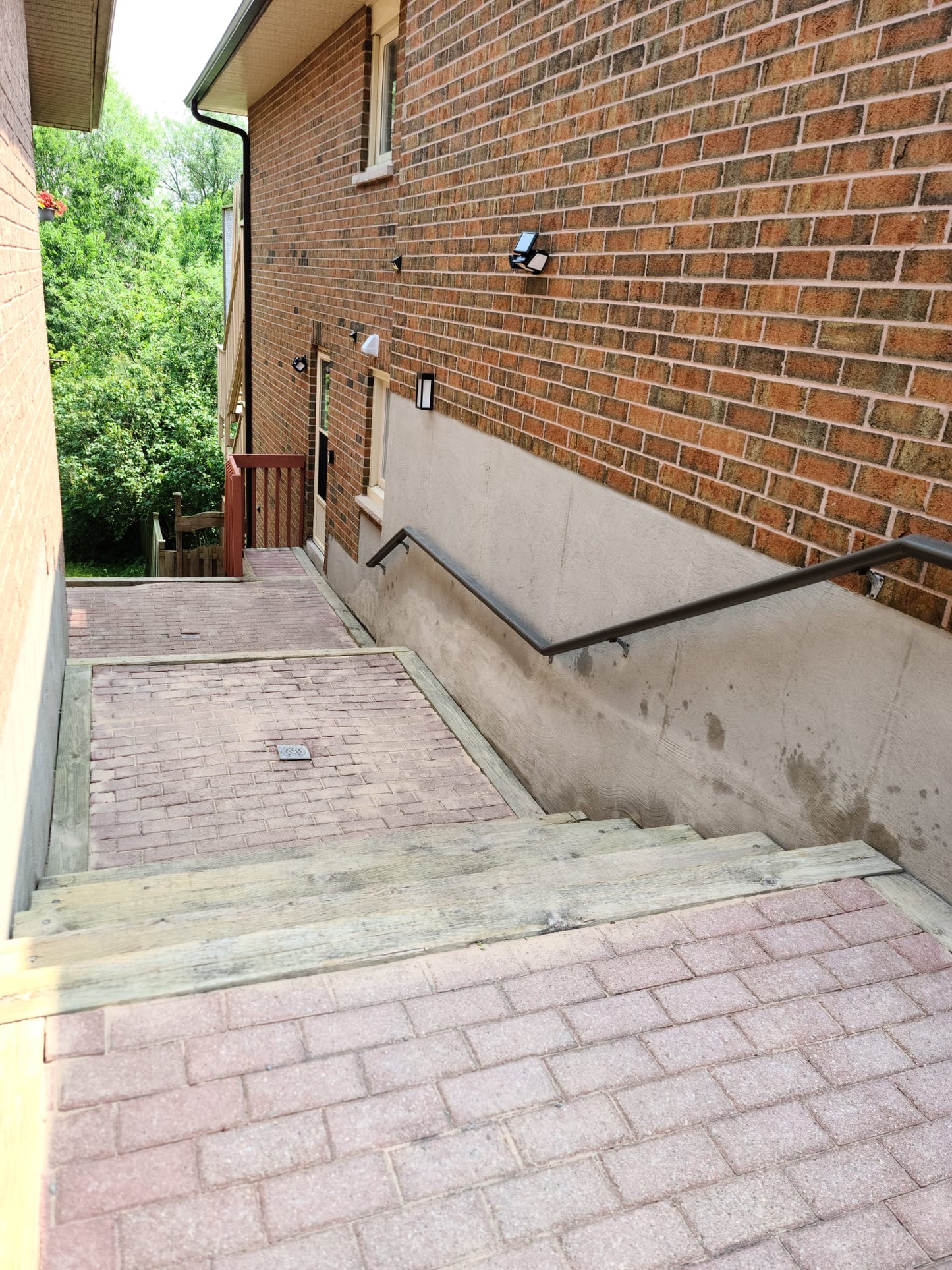 Whitby - 2 bedrooms, 2 full bathrooms