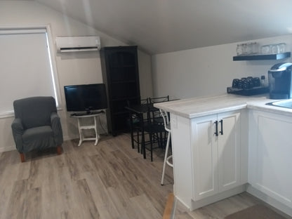 Kemptville -  Bachelor Style Loft Suite