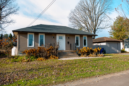 Kemptville Bungalow - Furnished 2 Bedroom, 2 Full Bathroom