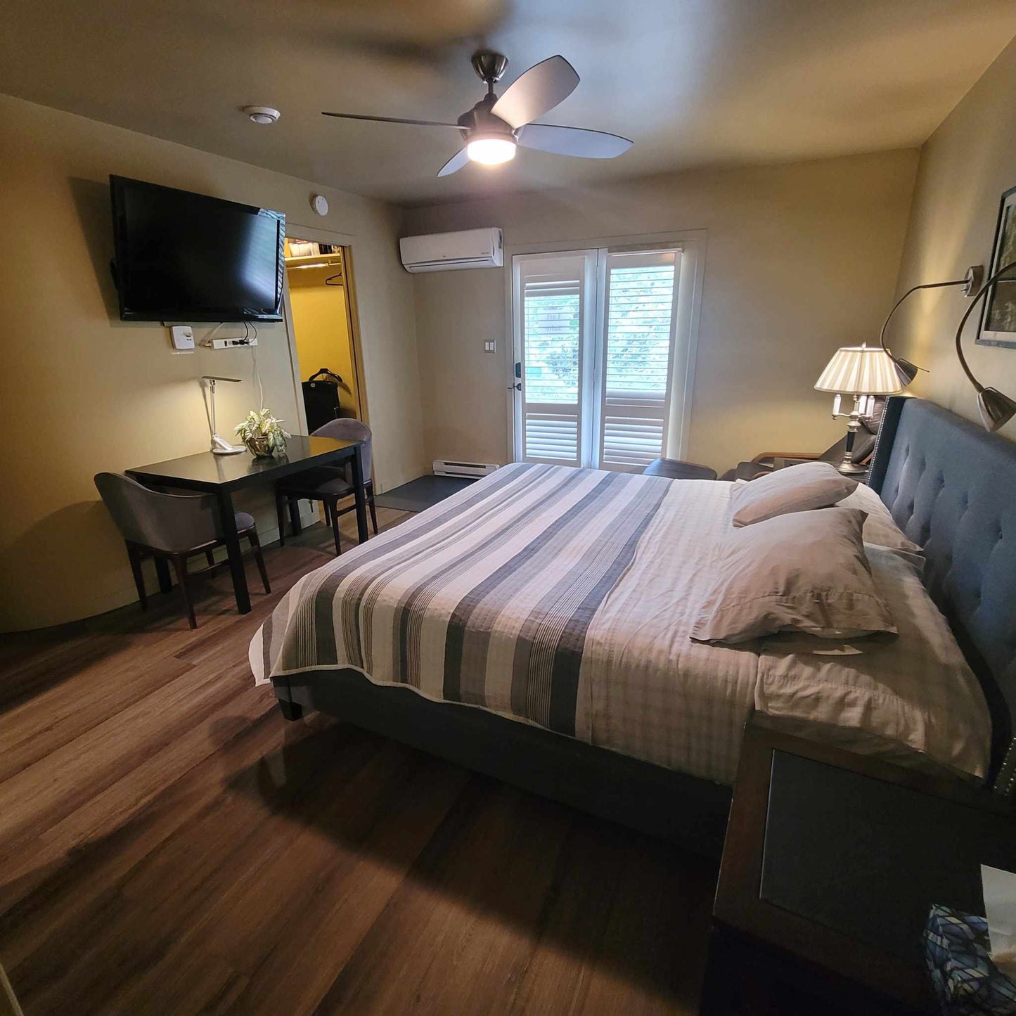Kemptville - Abbott Road Suites - East Suite Furnished East Rental with King Bed