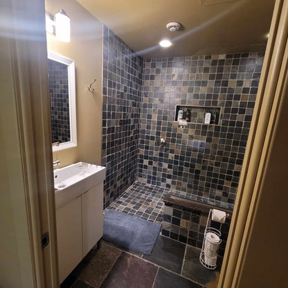 Kemptville - Abbott Road Suites - East Suite Furnished East Rental with King Bed